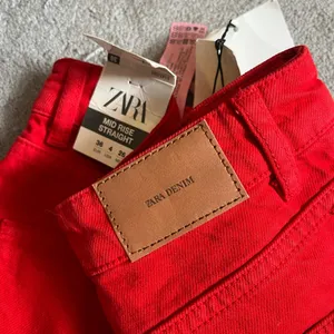 Zara mid rise straight jeans thumbnail 4