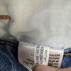 American Eagle Womens Size 4 Floral Embroidered Distressed Denim Mom‎ Shorts M thumbnail 9