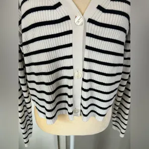 Abercrombie & Fitch Woman’s White & Black Striped Cotton Swearer Size Large thumbnail 3