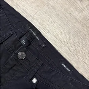 •Calvin Klein Jeans• Skinny Crop Pants thumbnail 4