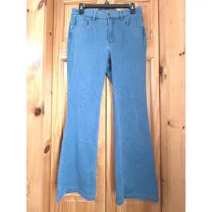 Halara Women's Petite L Flare Leg Jeans Light Wash Stretch Denim Pants thumbnail 3