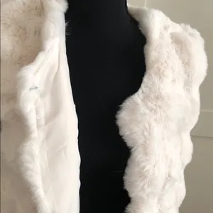 Elegant New off White Faux Fur vest Women thumbnail 6