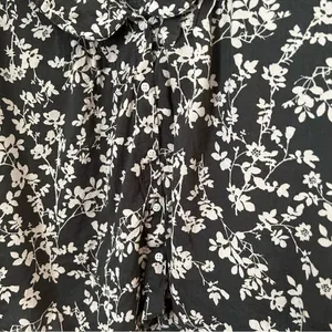 Old Navy Blouse Button Down Short Sleeve Gray Cream Floral Print Business Casual thumbnail 3