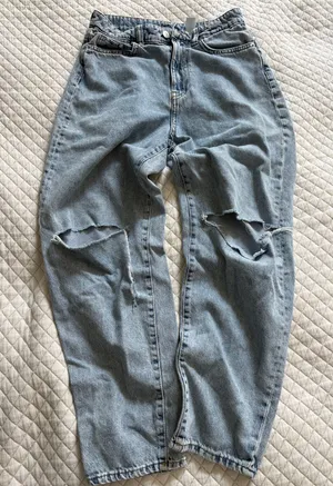 H&M Jeans Ripped thumbnail 1