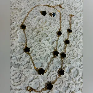 BLACK AND GOLD CLOVER Necklace Bracelet and earring set thumbnail 2