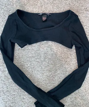 Victoria's Secret Long Sleeve Crop Top thumbnail 2