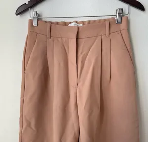 Abercrombie & Fitch Curve Love Sloane Tailored Pants in Tan thumbnail 5