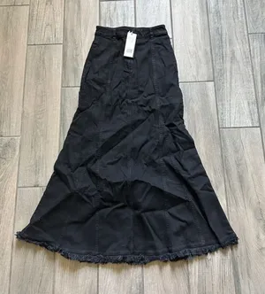 High-Waist Black Maxi Skirt with Frayed Hem thumbnail 1
