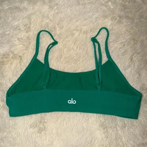 ALO Yoga Ribbed Manifest Bra Green Emerald Size Medium NWOT thumbnail 2