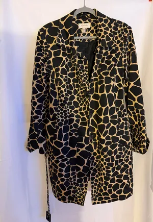 JM Collection Black and Beige Giraffe-Print Trench Coat with Belt thumbnail 2