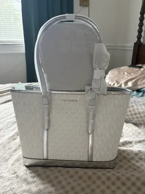 Michael Kors Purse thumbnail 1