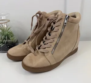 Women’s Boots Size 9 Brown thumbnail 1