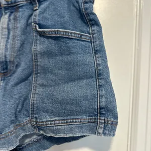 Abercrombie & Fitch Sz:32/14 Mall Brand high waited denim shorts ruffled waist. thumbnail 8