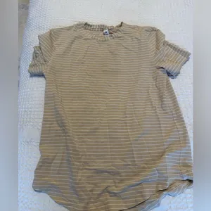 Lululemon shirt thumbnail 1