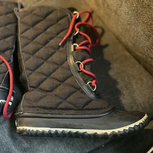 Sorel Black Quilted Boots with Red Laces thumbnail 6
