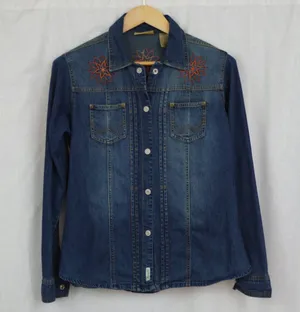 Wrangler Ladies' Snap Button Denim Embroidered Western Shirt Medium thumbnail 1