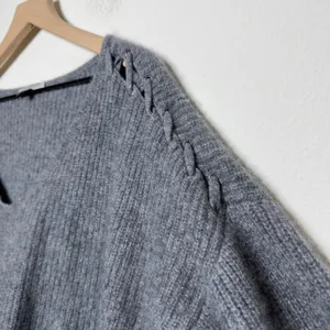 Neiman Marcus Womens 100% Cashmere Sweater XL Gray Lace‎ Up Shoulder V-Neck thumbnail 2
