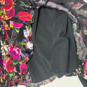 Alice and Olivia‎ Midnight Rose Floral Puff Sleeve With Lining- Size 6. thumbnail 15