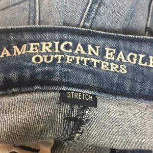 American Eagle Shortie Stretch Medium Wash‎ Denim Cuffed Size 8 thumbnail 8