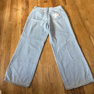 Universal Threads Relaxed Wide Leg Jeans Light Wash Star Patch Denim Womens 10/30 thumbnail 7