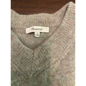 Madewell Vneck Gray Long Sleeve 100% Merino Wool Size‎ Small Fair Trade Factory thumbnail 3