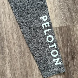 Beyond Yoga x Peloton Charcoal Leggings Mid Rise 25” Size Small Spinning thumbnail 3