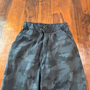 Lululemon Beyond the Studio Jogger 4 Camo Deep Coal Multi Black‎ Gray Joggers thumbnail 5