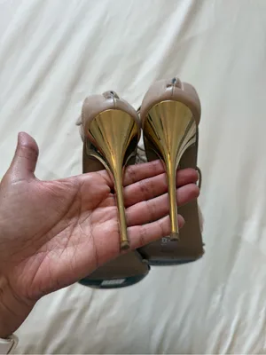 Giuseppe Zanotti | Floral Accent Nude/Gold High Heel Sandals | 38.5 thumbnail 6