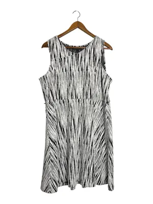 Lane Bryant Black White Textured Knit Sleeveless Fit & Flare Skater Dress thumbnail 3