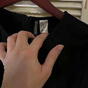 Divided XL black tie up long sleeve crop top thumbnail 3