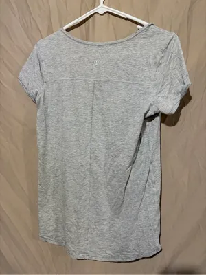 Lululemon T-shirt thumbnail 2