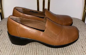 Clarks - Brown Leather Slip-On Loafers thumbnail 1