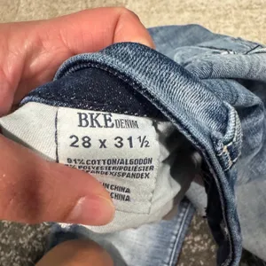 BKE Flare Women's Jeans in Classic Blue thumbnail 3