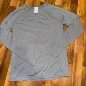 Athleta 54023 long sleeve grey under layer top size large compression‎ workout thumbnail 1