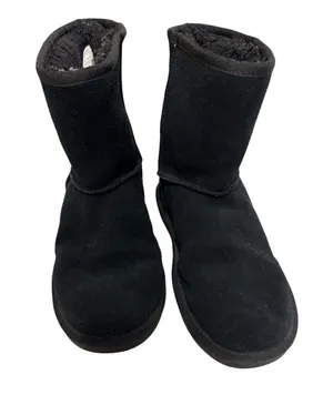 Sh3. Bear paw boots size 5 thumbnail 1