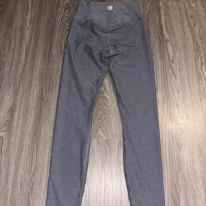 Vuori Women's Clean Elevation Heather Gray Leggings thumbnail 6