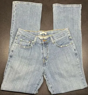 Levi’s Women’s Size 10x32” LONG 515 Blue Mid Rise Denim Bootcut Jeans thumbnail 1