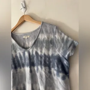Madewell Ottoman Jacquard V-Neck Setlist Boxy Top in Blue Tie-Dye‎ thumbnail 2
