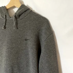 Nike dark gray pullover hoodie kangaroo pocket women's size XL sweater athletic thumbnail 2