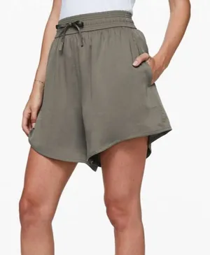 Lululemon Feeling Femme Short Size 4 thumbnail 1