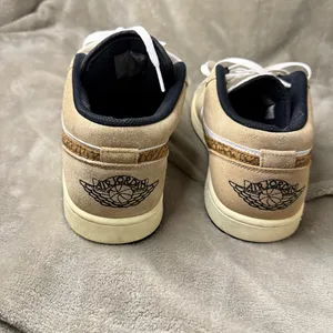 Nike Air Jordan Air Jordan 1 Low tan men’s shoes size 11.5 thumbnail 3