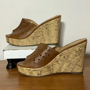 Mudd Womens Khloe Cognac Brown Laser Cut‎ Cork Wedge Platform Sandals Size 8.5 thumbnail 2