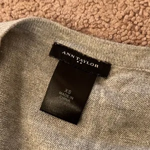 ‎Ann Taylor xs grey cardigan thumbnail 7