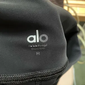 Alo Yoga High Waisted Ripped Warrior Legging in Black‎ Size Medium thumbnail 13