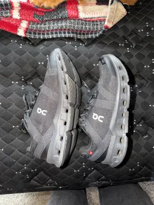 On Cloud Shoes thumbnail 2