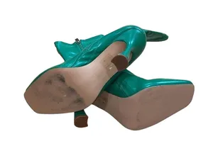 Azalea Wang Nova stiletto boots in green metallic thumbnail 7