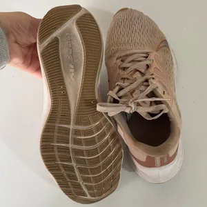 Nike Women's Peach and White Running Shoes thumbnail 4