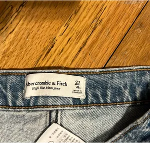 Abercrombie High-Rise Mom Jeans thumbnail 3