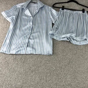 Boohoo Womens Pajama Set Size 2 Blue White Striped Shirt Shorts Sleepwear Lounge thumbnail 2