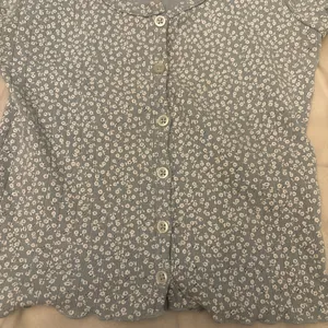 NWOT Brandy Melville Blue Floral Button Down Shirt thumbnail 4